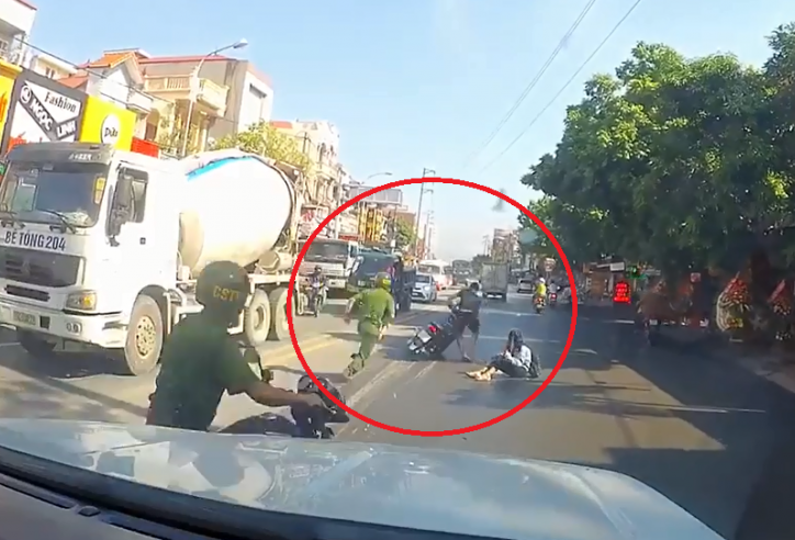 VIDEO: Nam thanh niên chở bạn gái “thông chốt” gây phẫn nộ CĐM