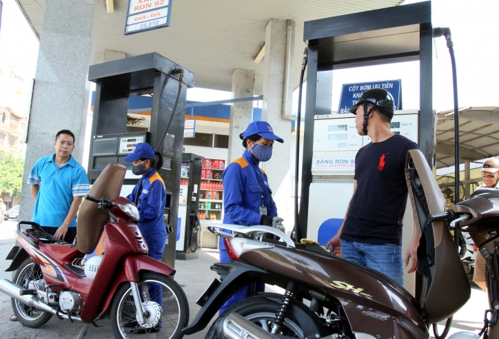 Giá xăng quay đầu giảm từ 15h chiều nay (16/12)