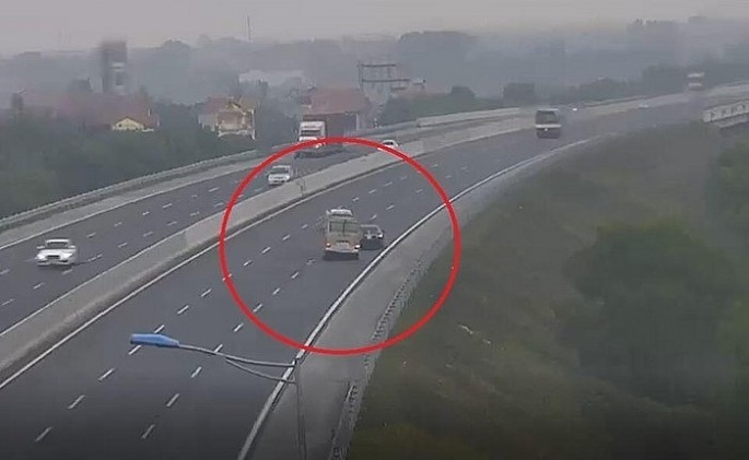 Tài xế lùi xe 6km trên cao tốc sẽ bị phạt 1 triệu đồng, tước bằng 2 tháng