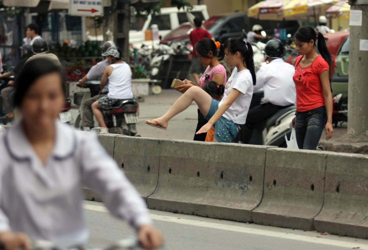 Người đi bộ gây tai nạn có bị phạt và bồi thường không?