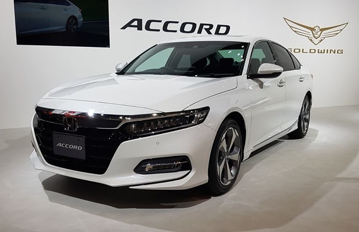 Giá xe Honda Accord 2020 giảm 70 triệu đồng, đối đầu Toyota Camry