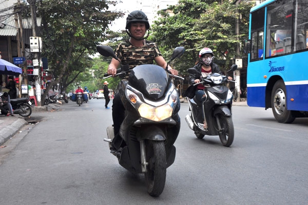 Bộ GTVT đề xuất xe máy phải bật đèn cả ngày khi tham gia giao thông