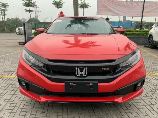 Giá xe Honda Civic giảm còn hơn 600 triệu đồng, tiệm cận xe hạng B