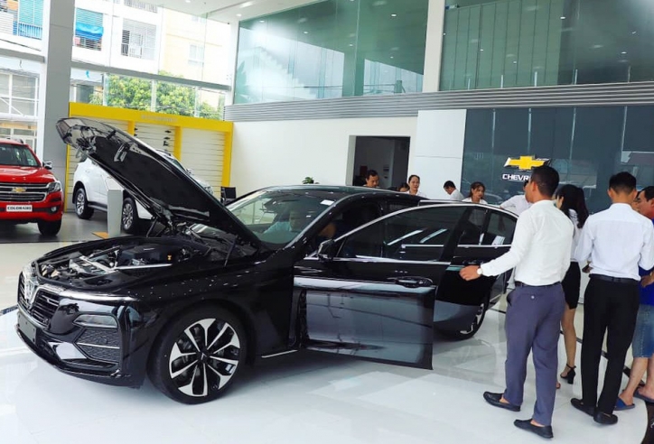 VinFast “chơi lớn”: Tặng 100% phí trước bạ cho 2 dòng xe Lux
