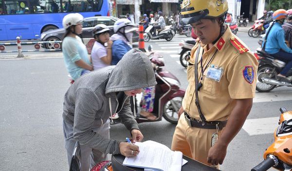 Trường hợp nào được miễn, giảm tiền phạt vi phạm giao thông