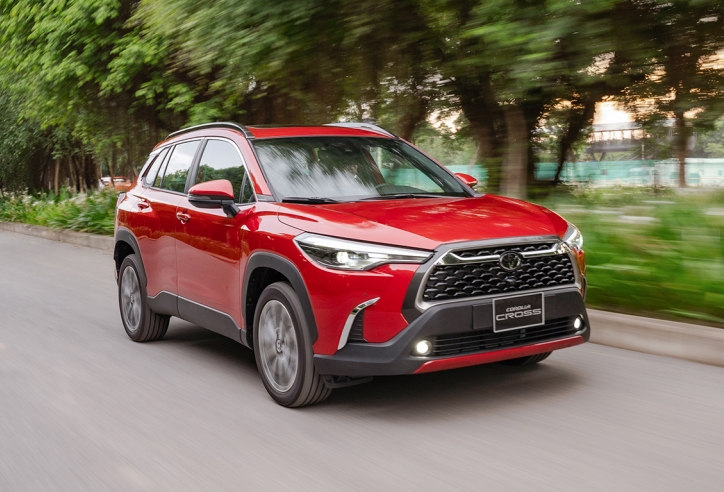 Toyota Corolla Cross: Giá lăn bánh 2023, TSKT & đánh giá chi tiết