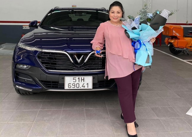 NSND Hồng Vân tậu VinFast Lux SA2.0 hơn 1,5 tỷ đồng