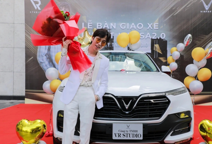 Thu nhập khủng, ViruSs tậu 'xế hộp' VinFast Lux SA2.0
