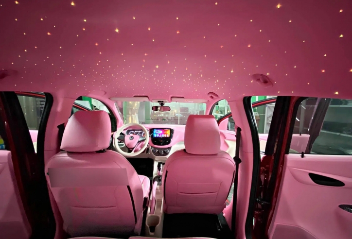 Ngắm VinFast Fadil độ nội thất “full hồng” chảnh như Rolls-Royce