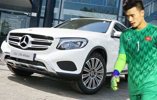 Rộ tin Bùi Tiến Dũng bán xe Mercedes GLC 250, tậu siêu xe BMW i8