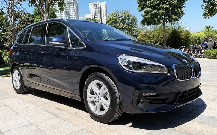 Đại hạ giá, MPV 7 chỗ BMW 218i chỉ còn ngang ngửa Toyota Innova