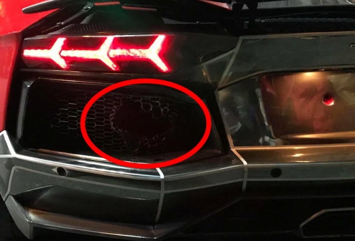 Xuống phố mừng chiến thắng của ĐTVN, siêu xe Lamborghini bốc cháy giữa Đà Nẵng
