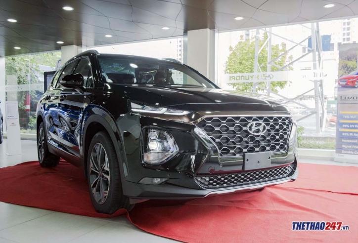 Chưa chốt giá, Hyundai Santa Fe 2019 đã được đại lý bán 'bia kèm lạc' 150 triệu đồng