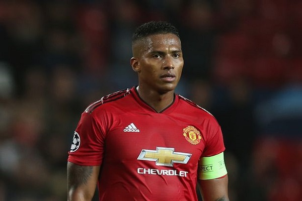 Tin chuyển nhượng ngày 5/1: MU bán đội trưởng Valencia?