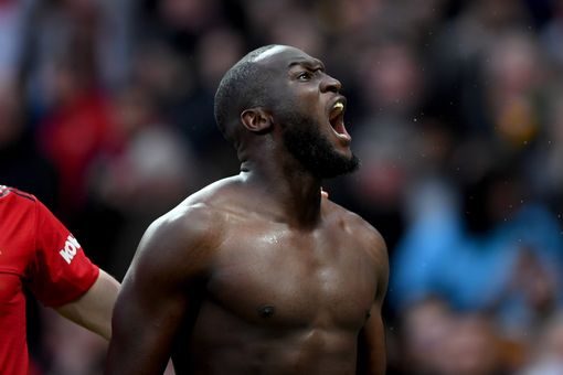 Lukaku vẽ siêu phẩm, MU trở lại top 4