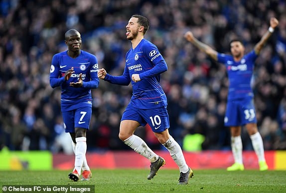 Hazard tỏa sáng, Chelsea thoát thua ngay trên sân nhà