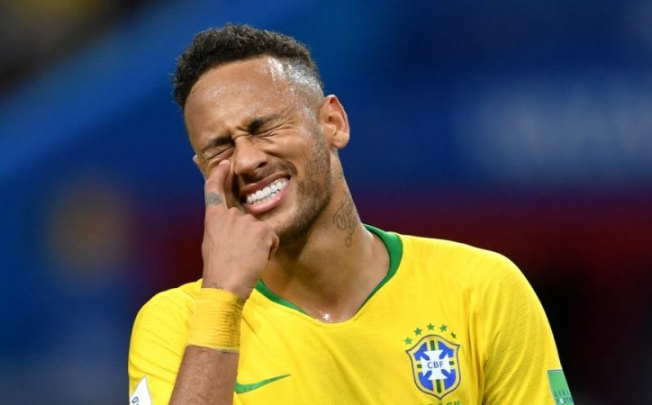 Brazil tước băng đội trưởng của Neymar trước thềm Copa America