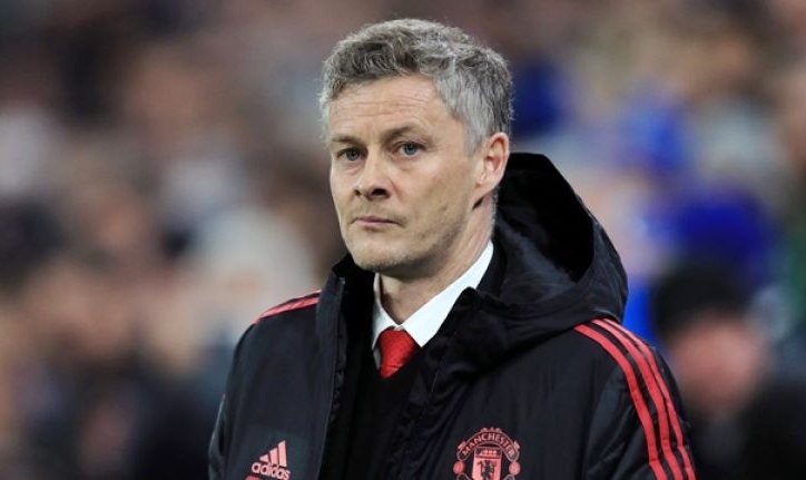 Phê bình thẳng tay, Solskjaer nhận 'mưa gạch đá' từ CĐV MU