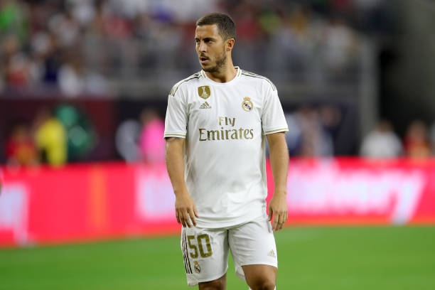 Lộ bụng mỡ, Hazard nhận 'mưa gạch đá' từ CĐV Real