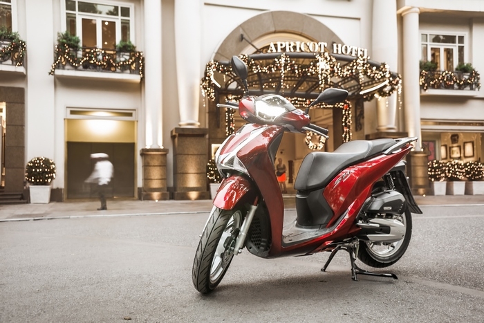 Cầm lái đường dài SH150i ABS: Cần một cô gái phía sau nữa…