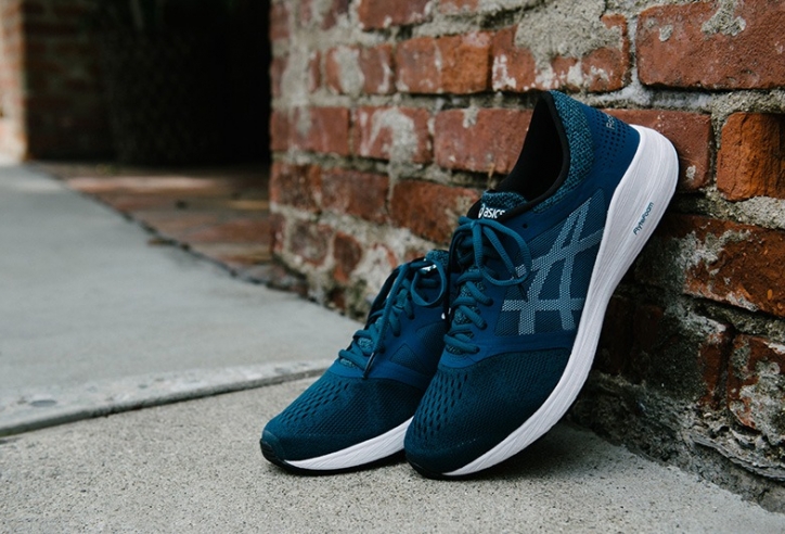 ASICS Roadhawk FF - Sự kết hợp hoàn hảo giữa tốc độ và phong cách