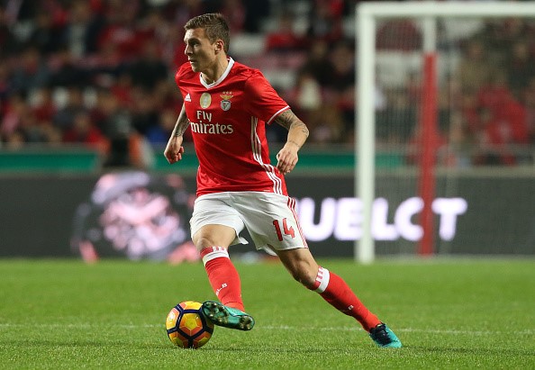 Thương vụ Victor Lindelof đến MU gặp rắc rối mới