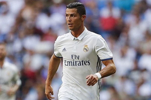Tin bóng đá HOT sáng 14/2: CR7 chấn thương; Lý do Luke Shaw “mất hút”