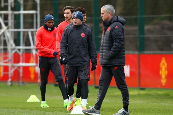 Man Utd chốt danh sách sang Pháp