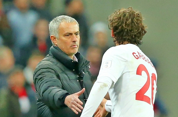 HLV Mourinho chi 30 triệu bảng mua tiền đạo 3 trận ghi 5 bàn