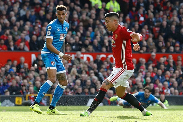 Ibra sút hỏng 11m, MU để Bournemouth chia điểm cay đắng