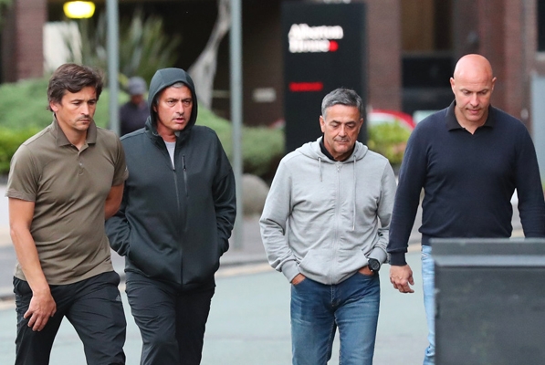 Trợ lý của HLV Mourinho ra điều kiện khủng để đến V-League
