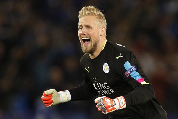 Schmeichel xuất thần, Leicester City giành vé đi tiếp
