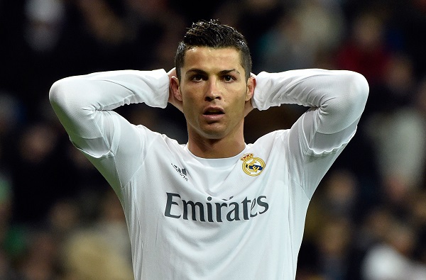 CR7 chỉ ra cái tên chia tay Real; Torres ký hợp đồng mới