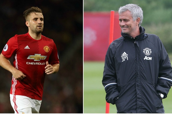 Man Utd nhắm mua hậu vệ Barca thay Luke Shaw