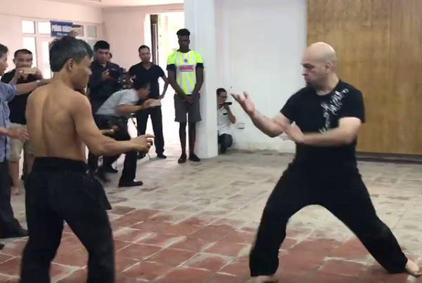 Đoàn Bảo Châu nói về cú đá cuối của Francois Flores