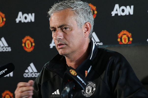 HLV Mourinho tiết lộ 3 vị trí Man Utd cần mua thêm