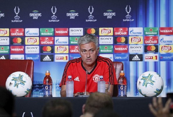 HLV Mourinho bất ngờ chia tay sao trước mùa giải mới