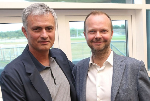Mourinho ra thông báo mua sắm cuối của Quỷ đỏ