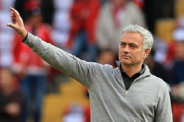 HLV Mourinho ra yêu sách quá đáng với Man Utd