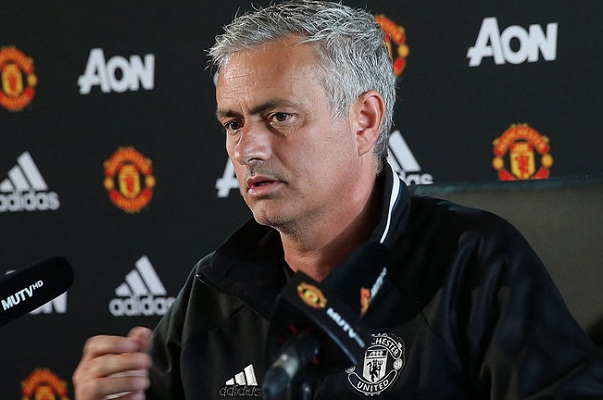 Mourinho chỉ ra cầu thủ 'không thể động đến' của MU
