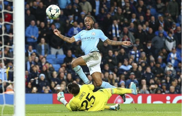 Sterling tỏa sáng, Man City nhọc nhằn đánh bại Feyenoord