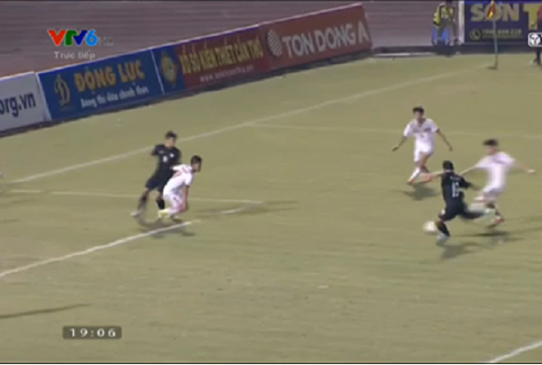U21 VN và U21 Thái Lan tạo nên những đợt đôi công như NHA