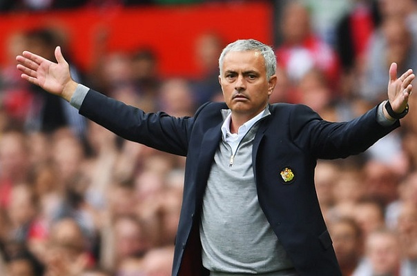 Barca ra tay Man Utd mất ngay trụ cột chất lượng