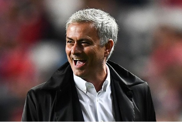 HLV Mourinho yêu cầu, BLĐ MU lập tức chiêu mộ sao Dortmund 