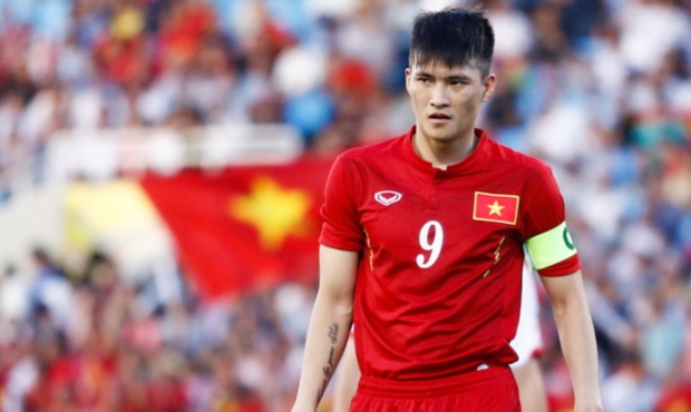 Công Vinh phản ứng trước status của bà xã Thủy Tiên