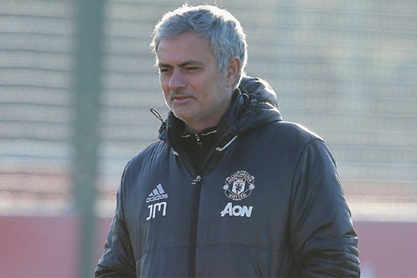 HLV Mourinho xác nhận 2 cầu thủ có thể ra đi