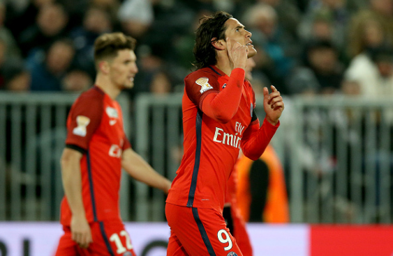 Cavani đe dọa kỷ lục của Ibra tại PSG