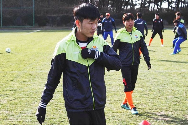Xuân Trường lỡ cơ hội đối đầu với cựu sao Chelsea