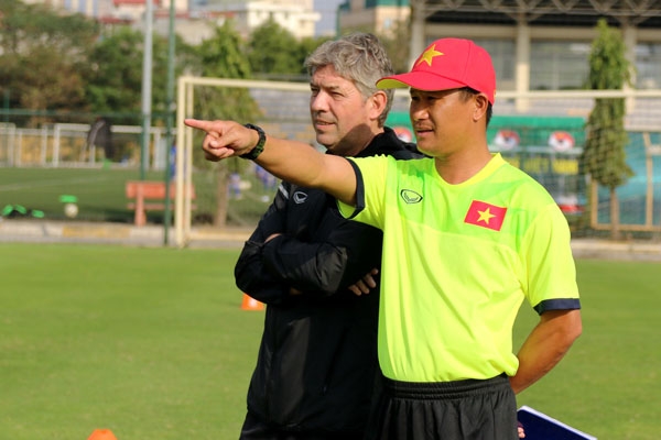 Tin bóng đá HOT trưa 13/2: Xác định đội trưởng U19 VN, SLNA muốn ‘cấm cửa’ trọng tài Kiên