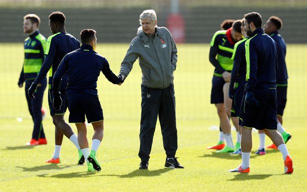 Wenger bắt tay Sanchez, đập tan tin đồn